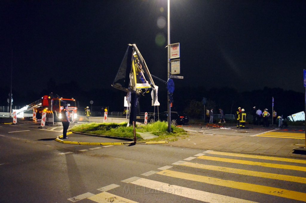 VU LKW umgestuerzt Feldkassel Industriestr Robert Boschstr P061.JPG